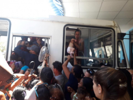 Caos en terminal de ómnibus en Santiago de Cuba refleja crisis del transporte público